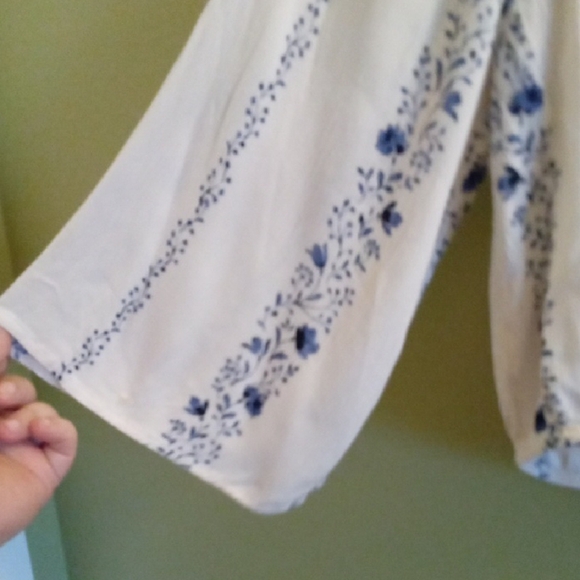 Womans M American Eagle Outfitters Blue and White Tie Front Crop Blouse Floral - Picture 4 of 5